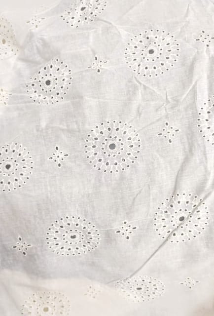 Natural Colour Dyeable Panta Floral Pattern Schiffli Embroidered Fabric