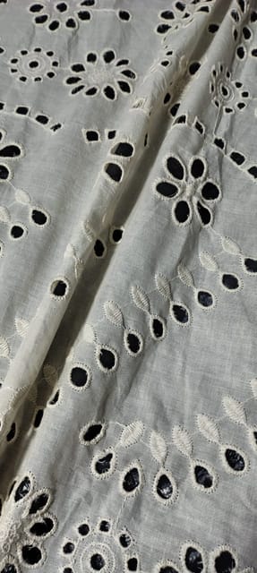 Natural Colour Dyeable Panta Floral Pattern Schiffli Embroidered Fabric
