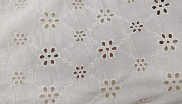 Natural Colour Dyeable Panta Floral Pattern Schiffli Embroidered Fabric