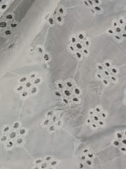 Natural Colour Dyeable Panta Floral Pattern Schiffli Embroidered Fabric