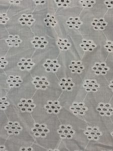 Natural Colour Dyeable Panta Floral Pattern Schiffli Embroidered Fabric