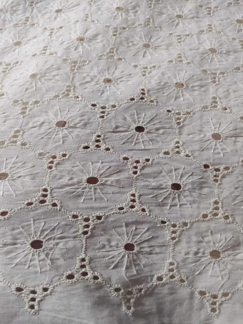 Natural Colour Dyeable Panta Floral Pattern Schiffli Embroidered Fabric