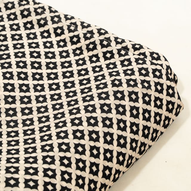 Black and White Color Bamber Crepe Digital Printed Fabric