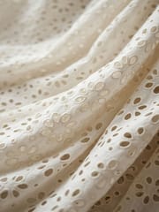 Natural Colour Dyeable Floral Pattern Schiffli Embroidered Fabric